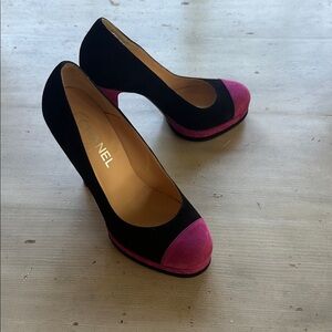 CHANEL Interlocking CC logo pumps